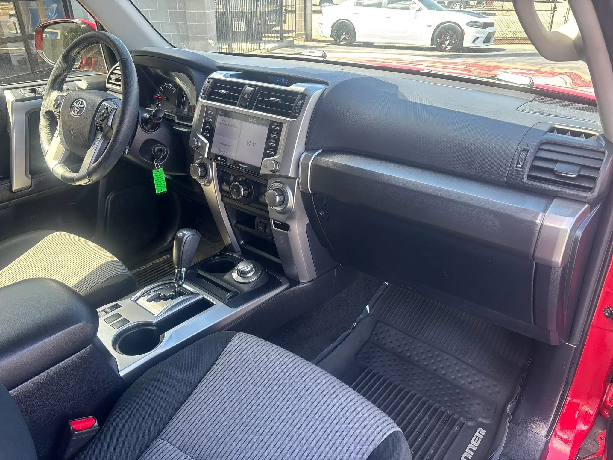 Used 2020 Toyota 4Runner SR5 AWD/4WD image 11