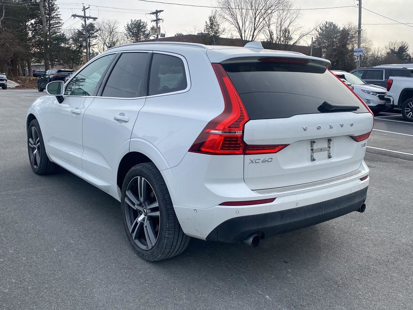 Used 2018 Volvo XC60 T6 Momentum w/ Advanced Package image 8