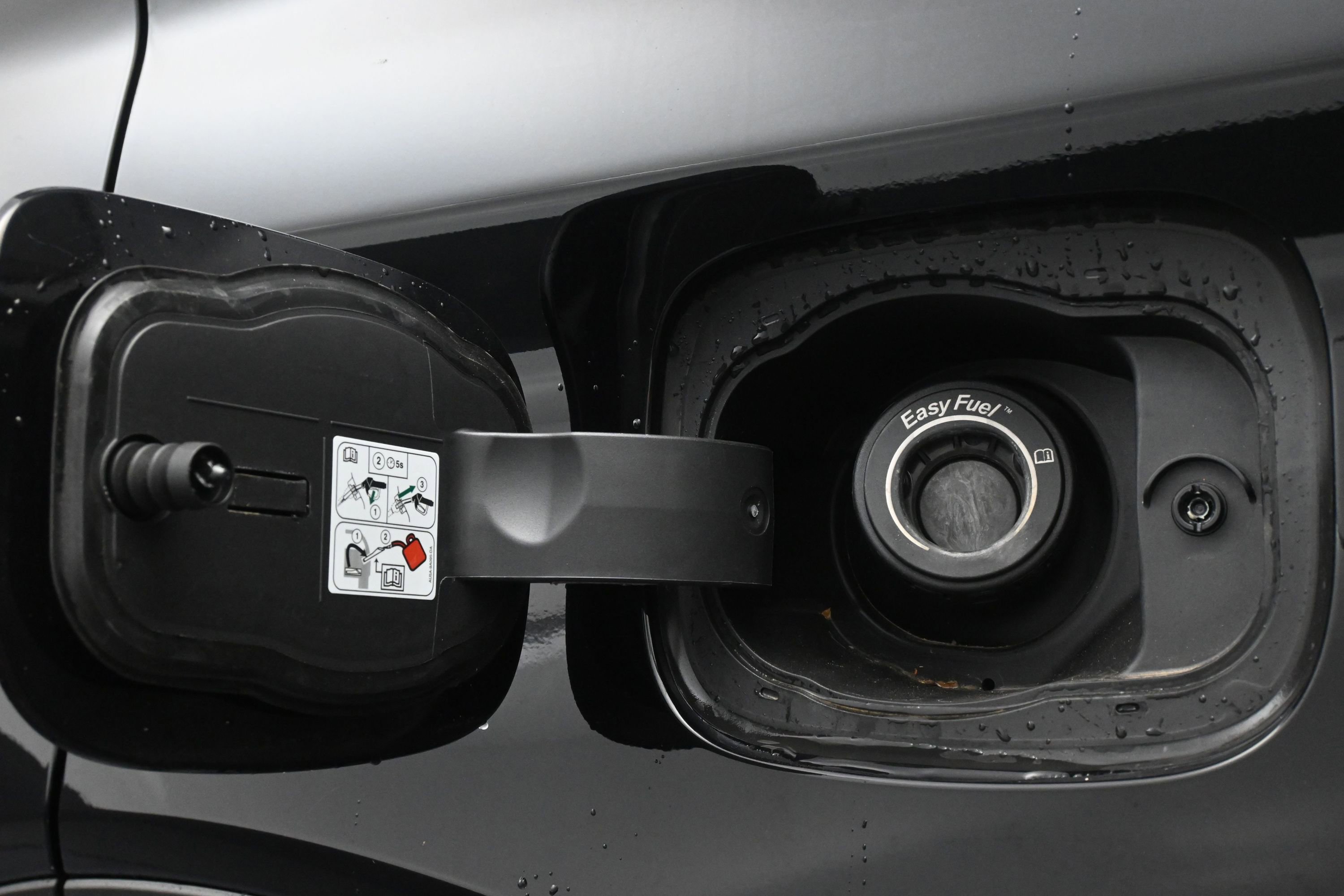 Used 2021 Ford Explorer XLT w/ Equipment Group 202A RWD image 11