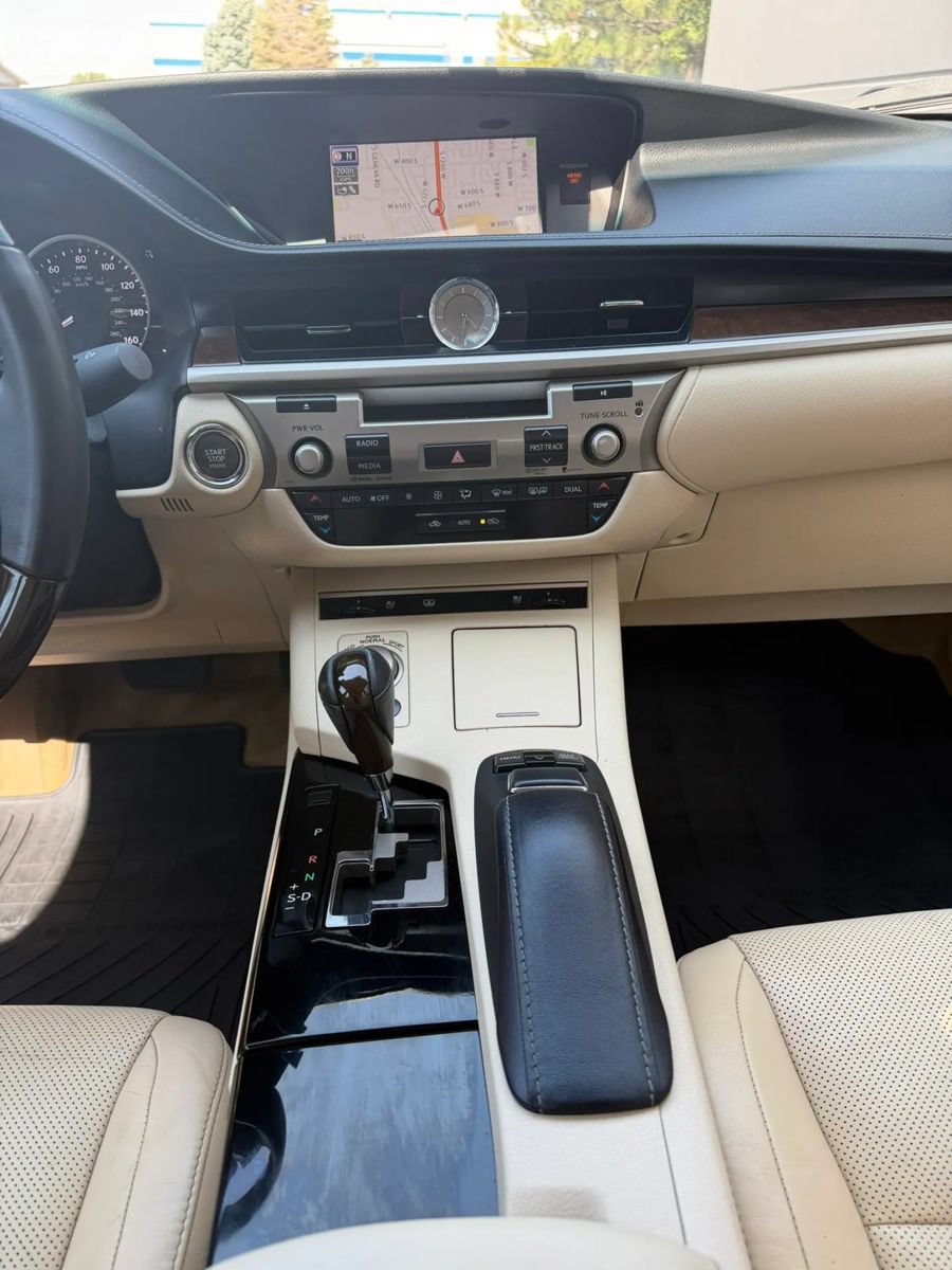 Used 2014 Lexus ES 350 w/ Luxury Package FWD image 13