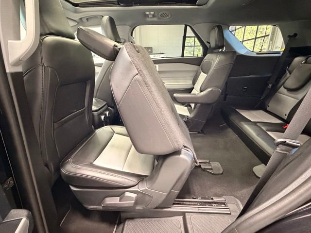 Used 2024 Ford Explorer XLT w/ XLT Sport Appearance Package AWD/4WD image 19