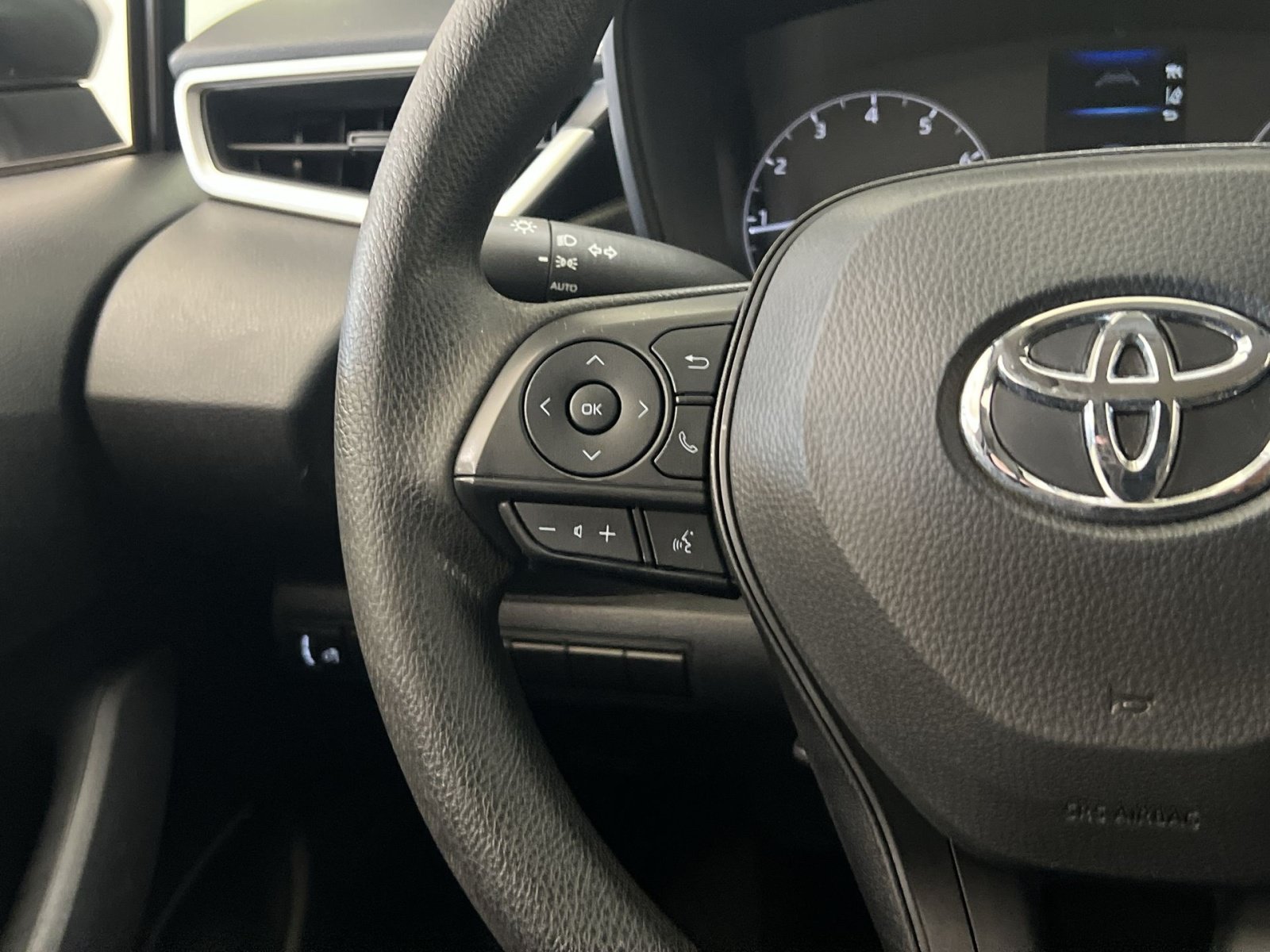 Used 2024 Toyota Corolla LE FWD image 35