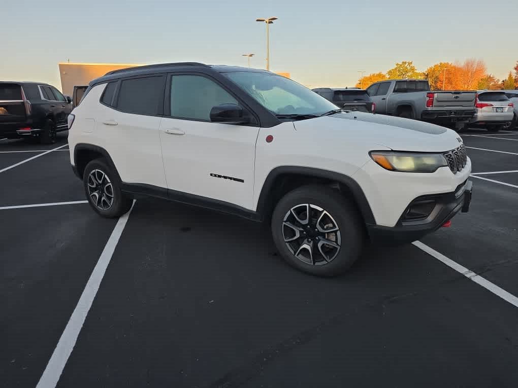 Used 2024 Jeep Compass Trailhawk AWD/4WD image 2