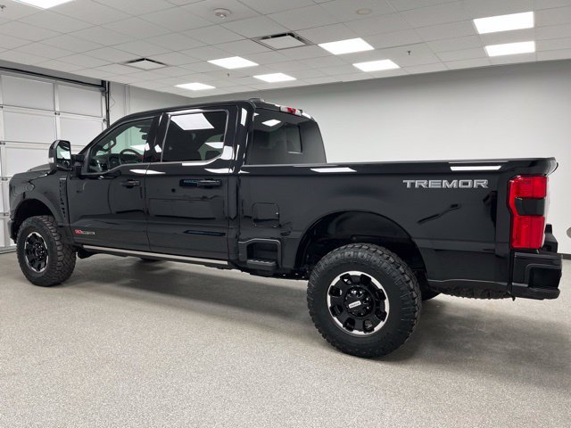 Used 2025 Ford F350 Platinum w/ Tremor Off-Road Package AWD/4WD image 7