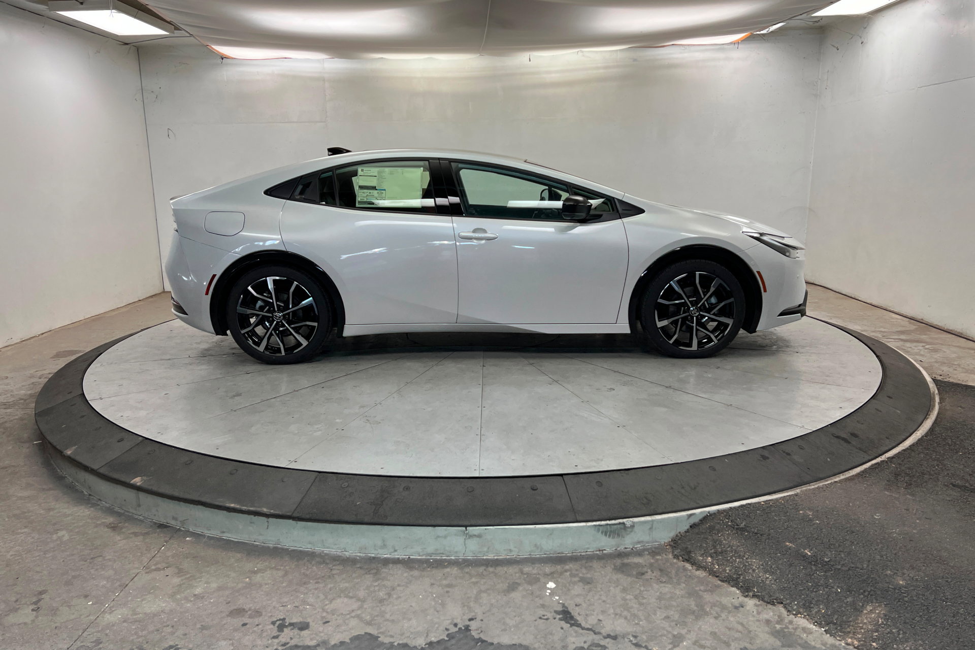 New 2026 Toyota Prius Plug-In Hybrid FWD image 6