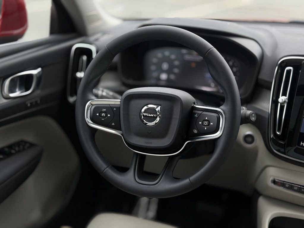 Used 2022 Volvo XC40 T5 Inscription image 12