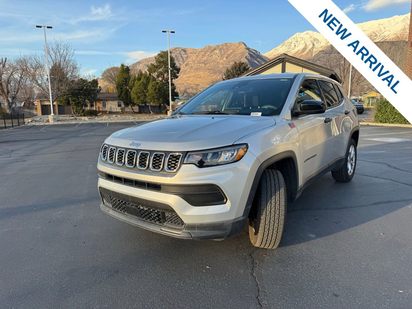 Used 2025 Jeep Compass Sport image 3