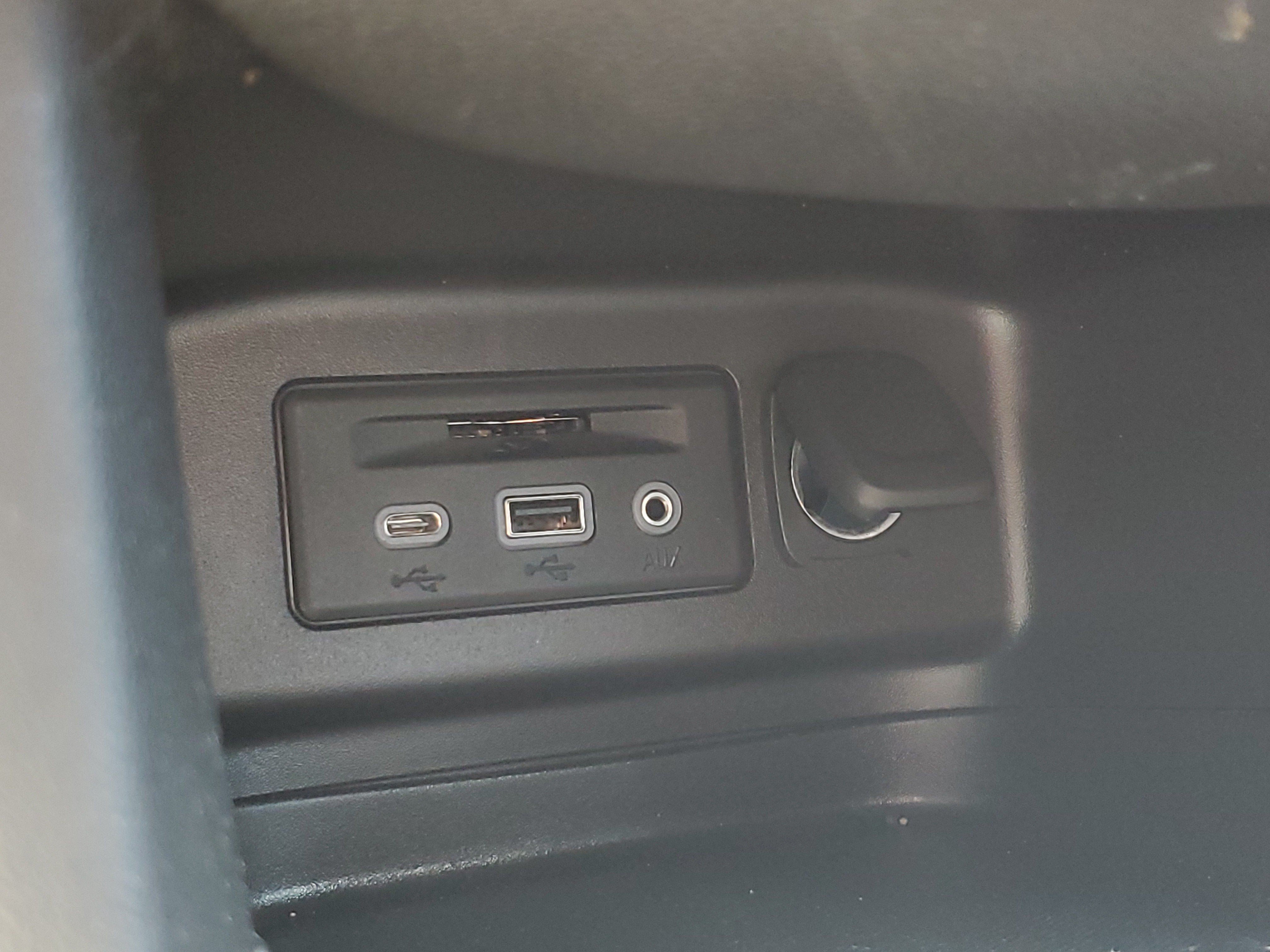 Used 2024 Chevrolet Equinox RS w/ RS Leather Package FWD image 31