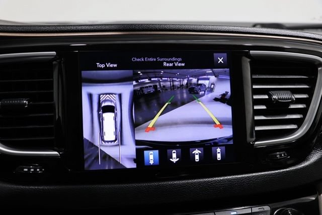 Used 2017 Chrysler Pacifica Touring-L Plus w/ Advanced Safetytec Group FWD image 18