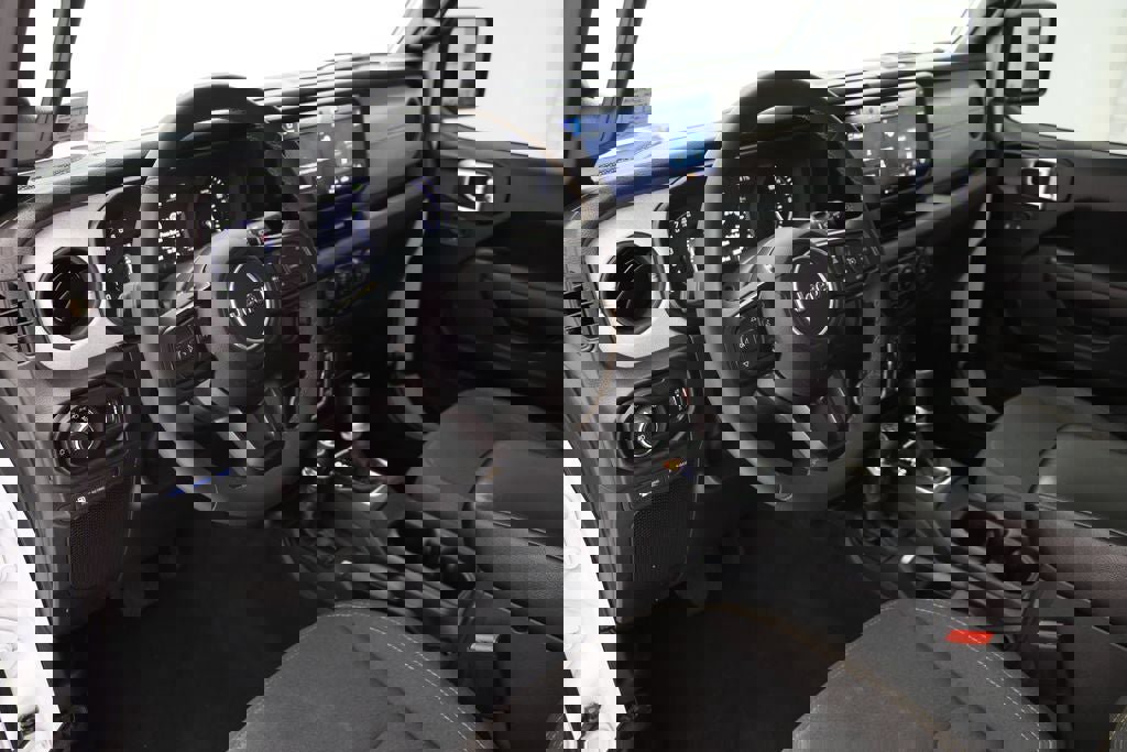 Used 2024 Jeep Wrangler Unlimited w/ Convenience Group image 13