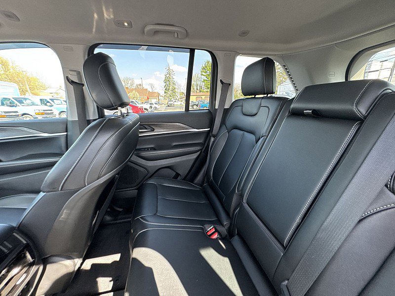 Used 2024 Jeep Grand Cherokee Limited image 26