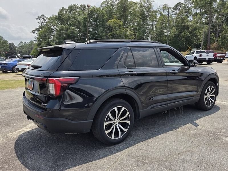 Used 2025 Ford Explorer ST-Line AWD/4WD image 12