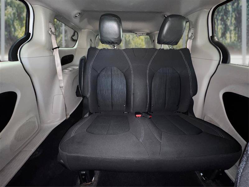 Used 2021 Chrysler Voyager L FWD image 15