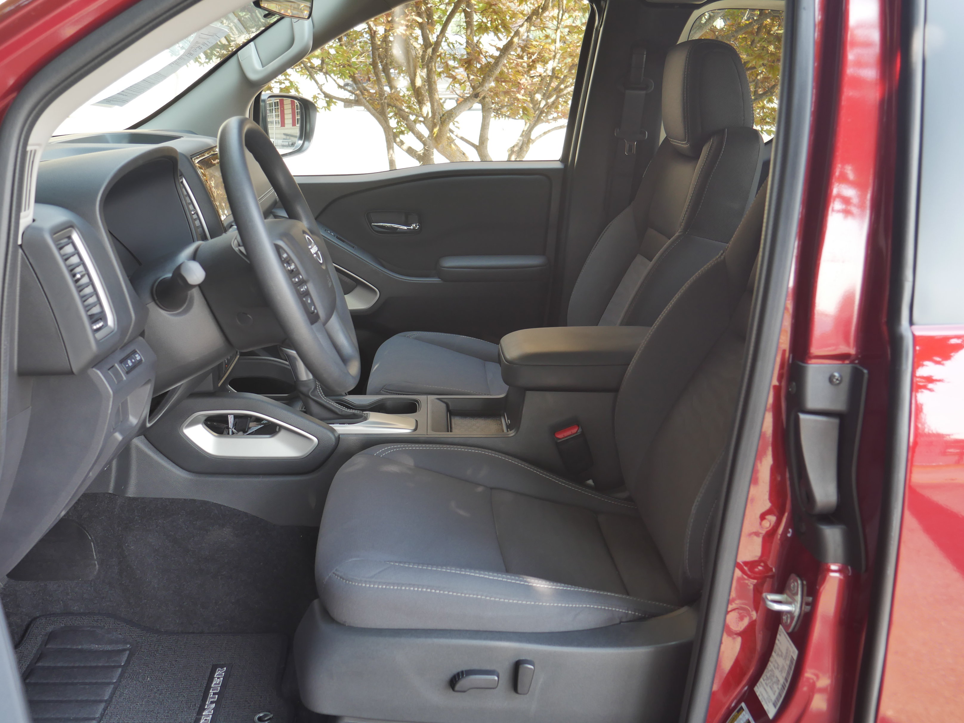 Certified 2023 Nissan Frontier SV w/ Technology Package AWD/4WD image 3