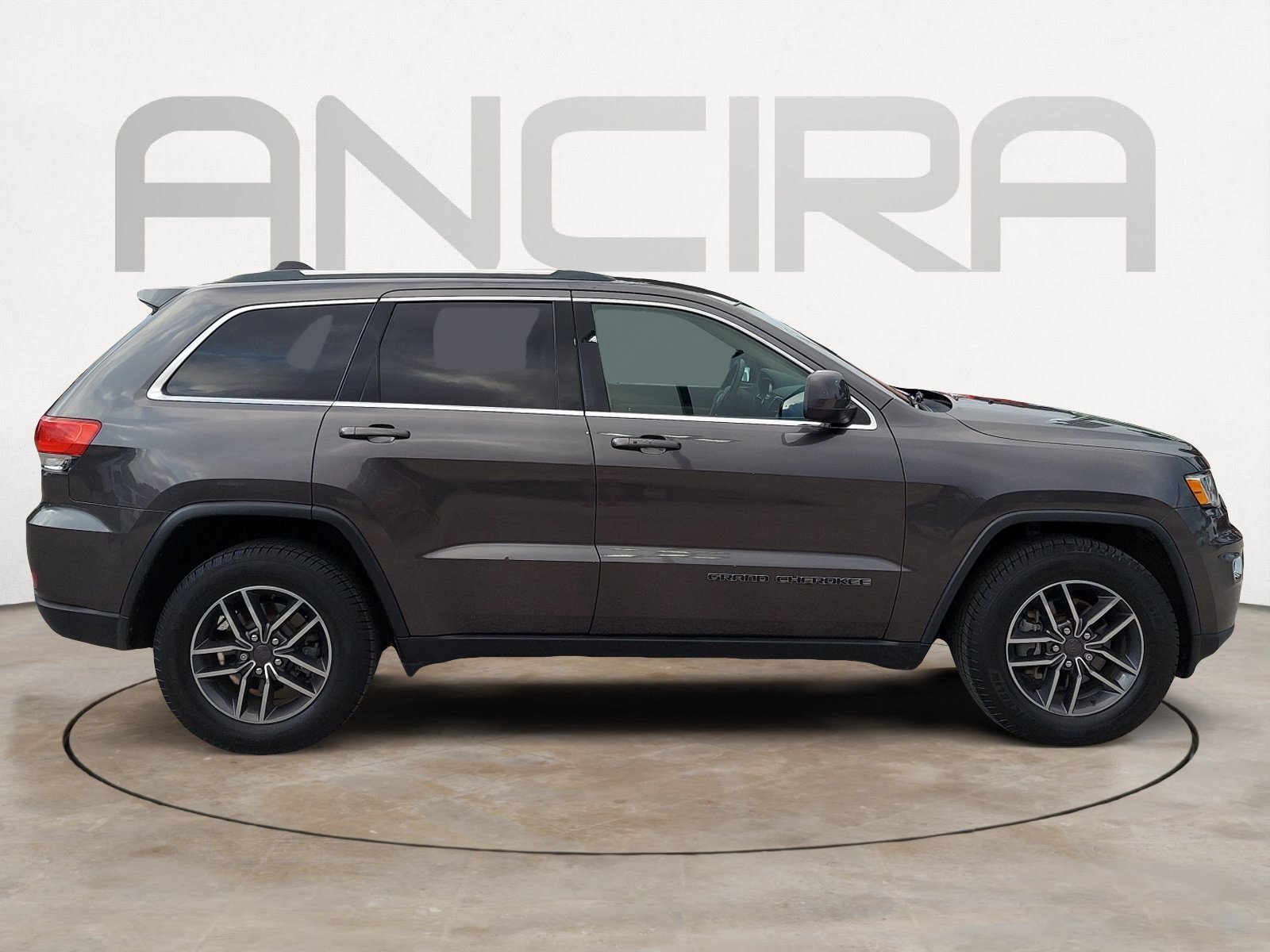 Used 2019 Jeep Grand Cherokee Laredo w/ 18" Wheel & 8.4" Radio Group RWD image 11
