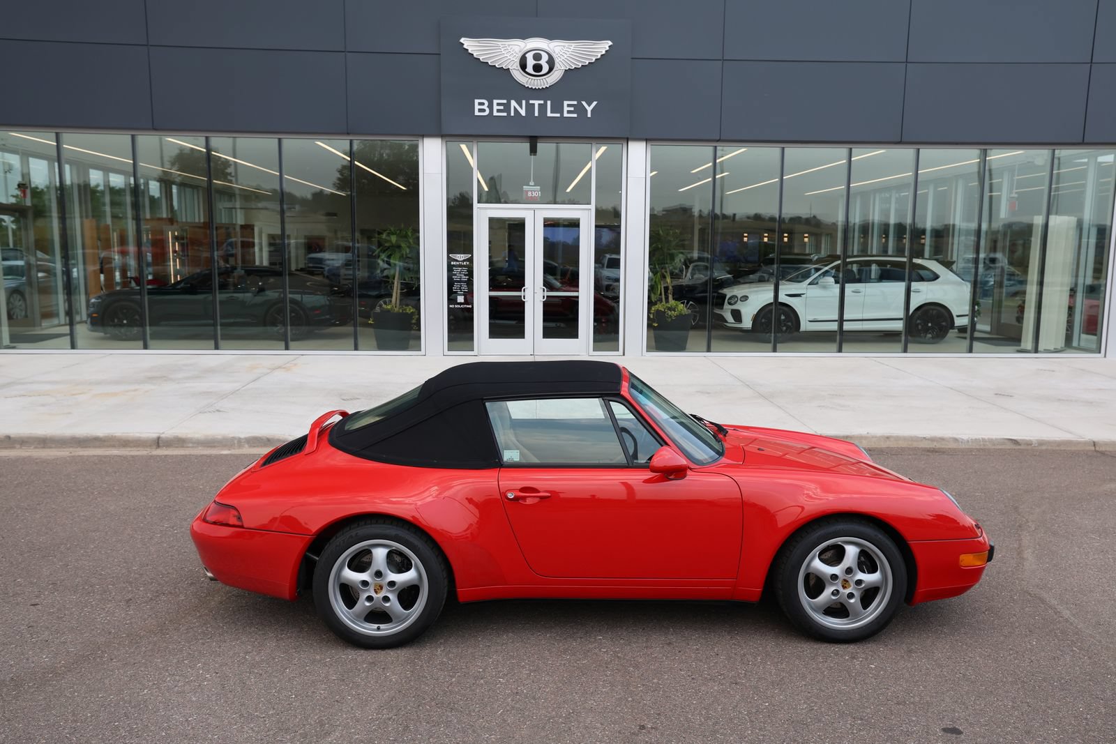 Used 1995 Porsche 911 Carrera RWD image 17