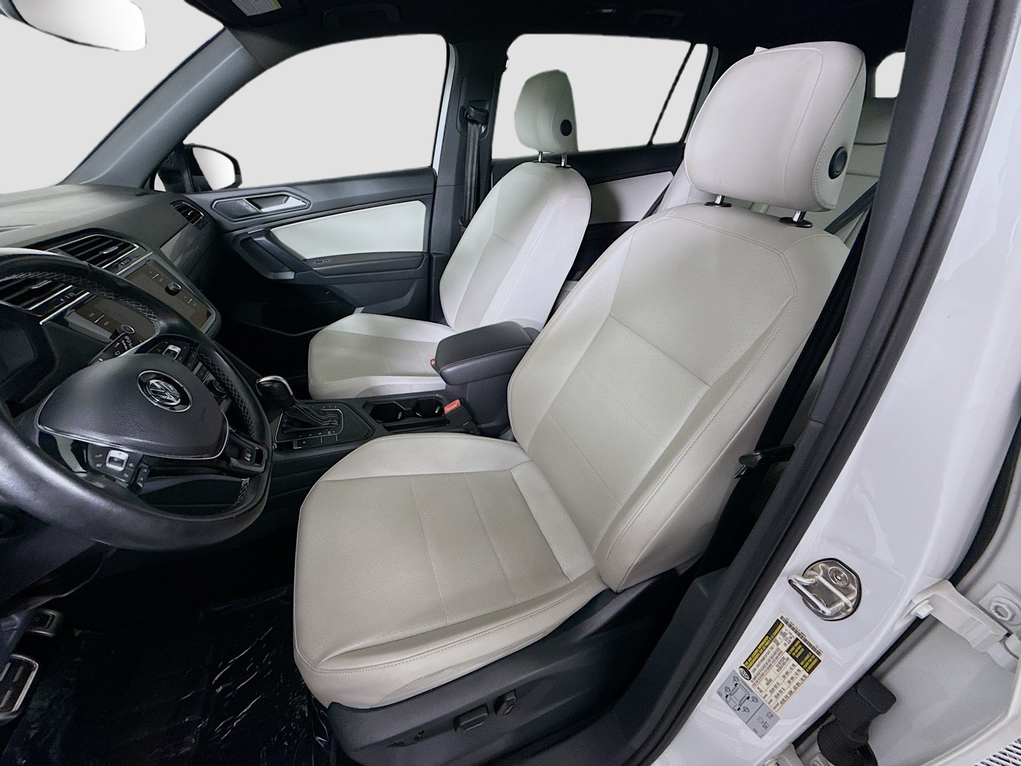 Used 2021 Volkswagen Tiguan SE R-Line FWD image 22