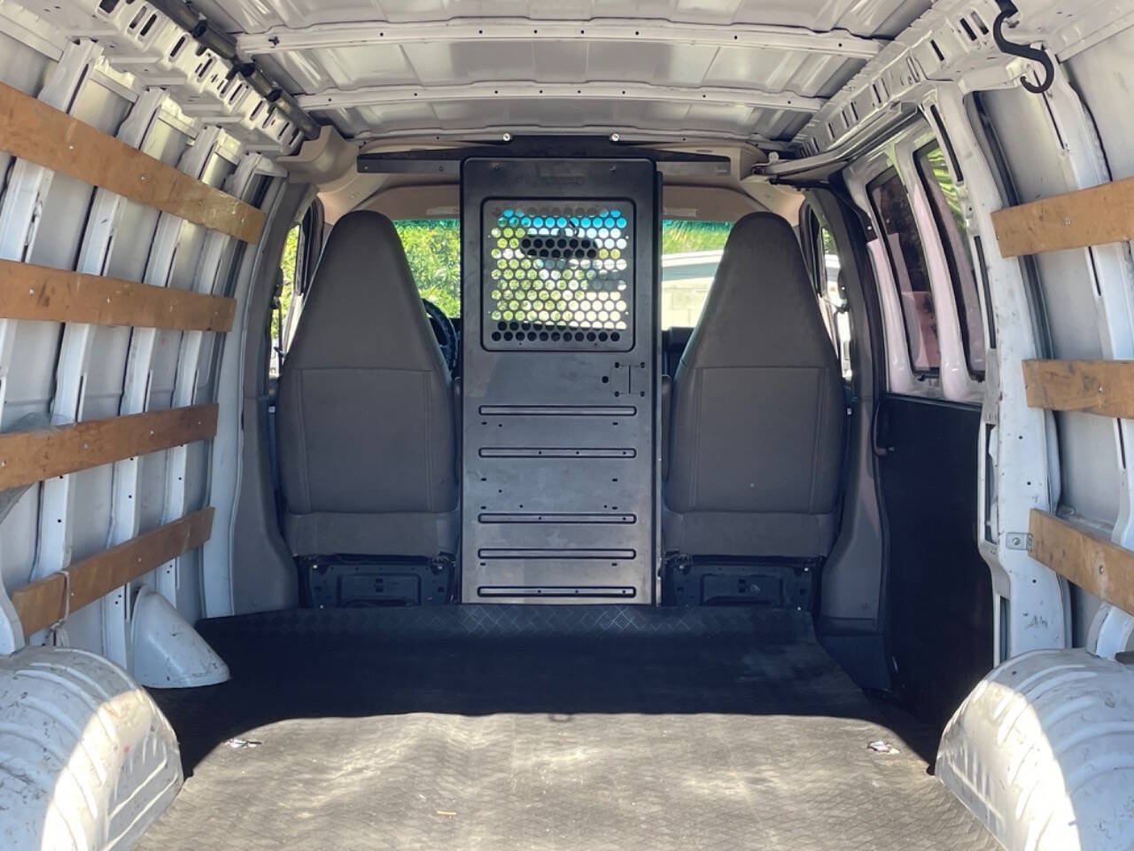 Used 2019 GMC Savana 2500 w/ Driver Convenience Package RWD image 17