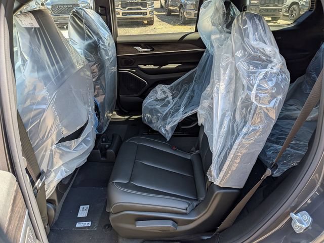 New 2026 Jeep Grand Cherokee L Limited w/ Limited Altitude Package AWD/4WD image 14