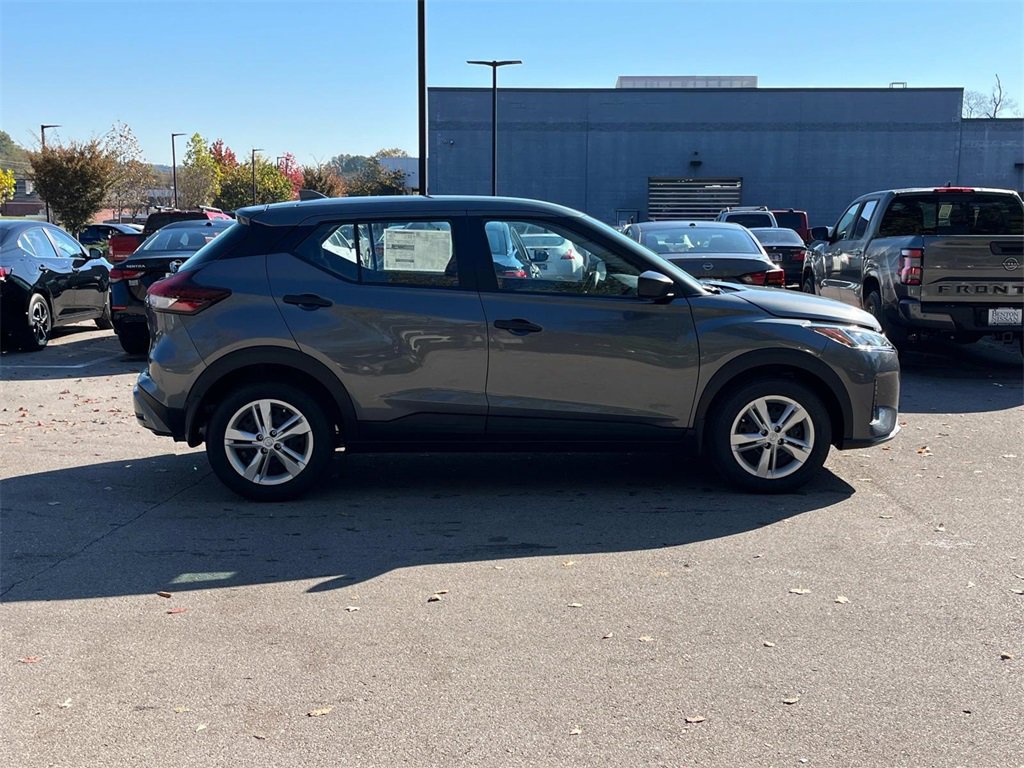 New 2025 Nissan Kicks Play S image 3