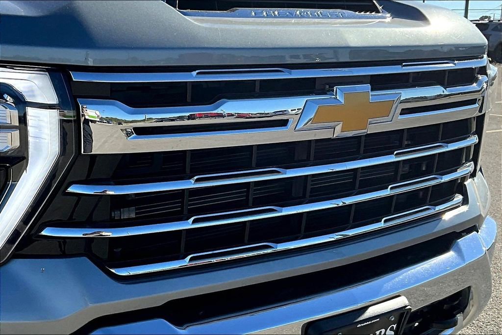 Used 2024 Chevrolet Silverado 2500 LTZ image 39