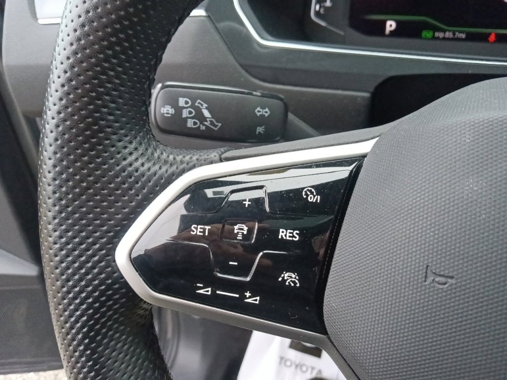 Used 2023 Volkswagen Tiguan SEL R-Line image 19