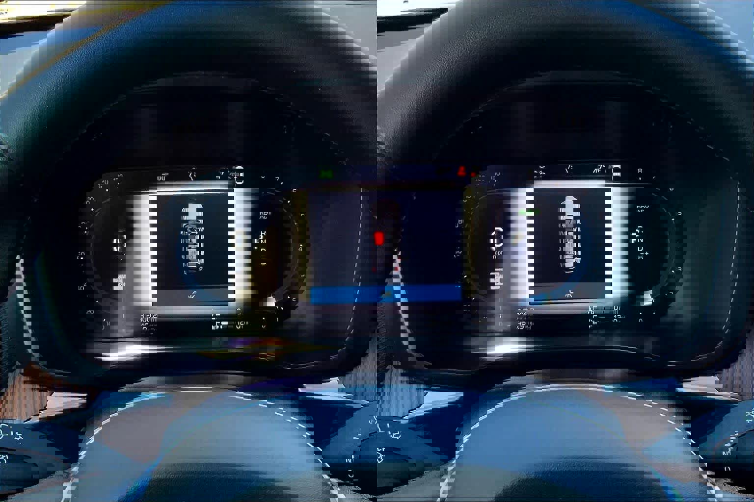 Certified 2023 Volvo XC60 T8 Plus w/ Climate Package image 25