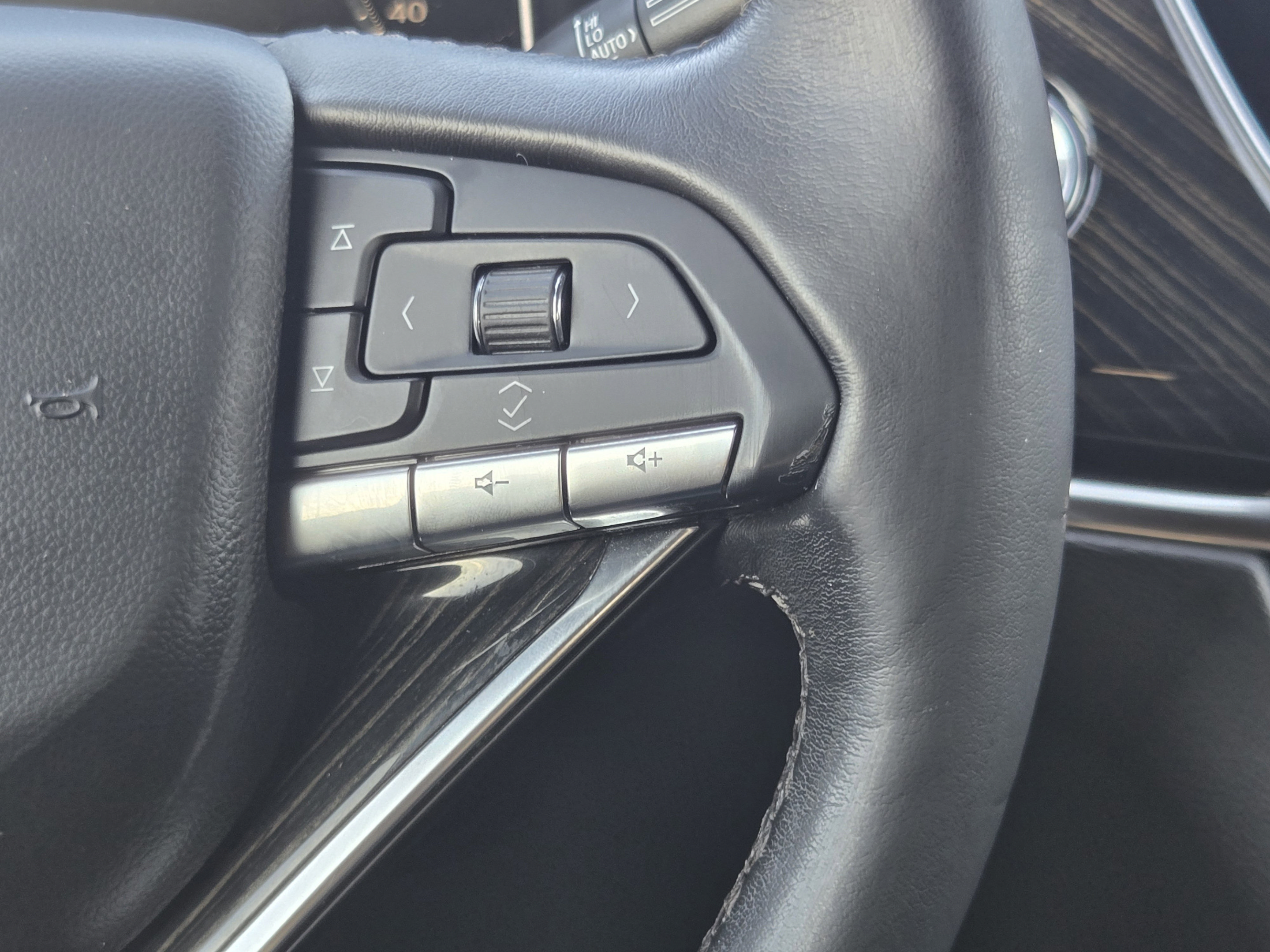 Used 2022 Cadillac XT6 Premium Luxury FWD image 24