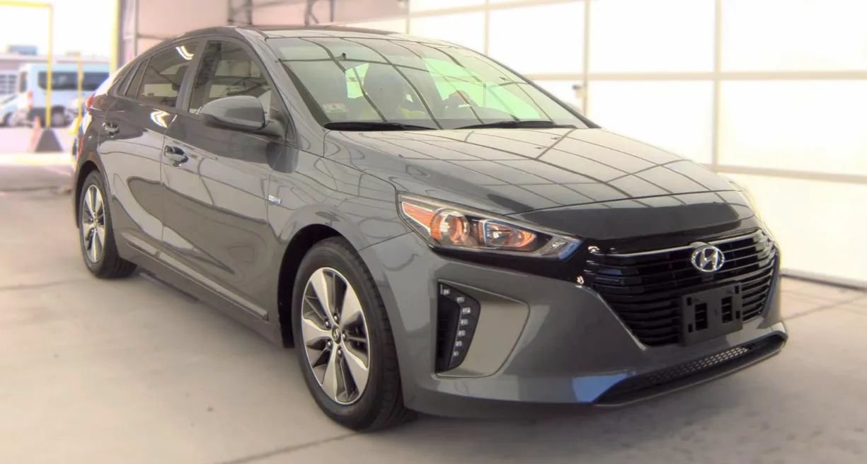 Used 2018 Hyundai Ioniq Plug-In Hybrid FWD image 2