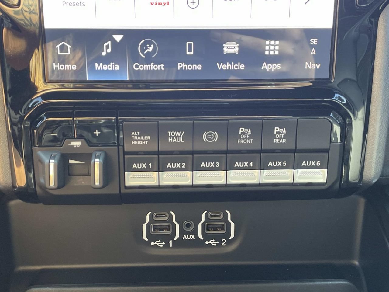 Used 2023 RAM 2500 Laramie w/ Night Edition AWD/4WD image 29