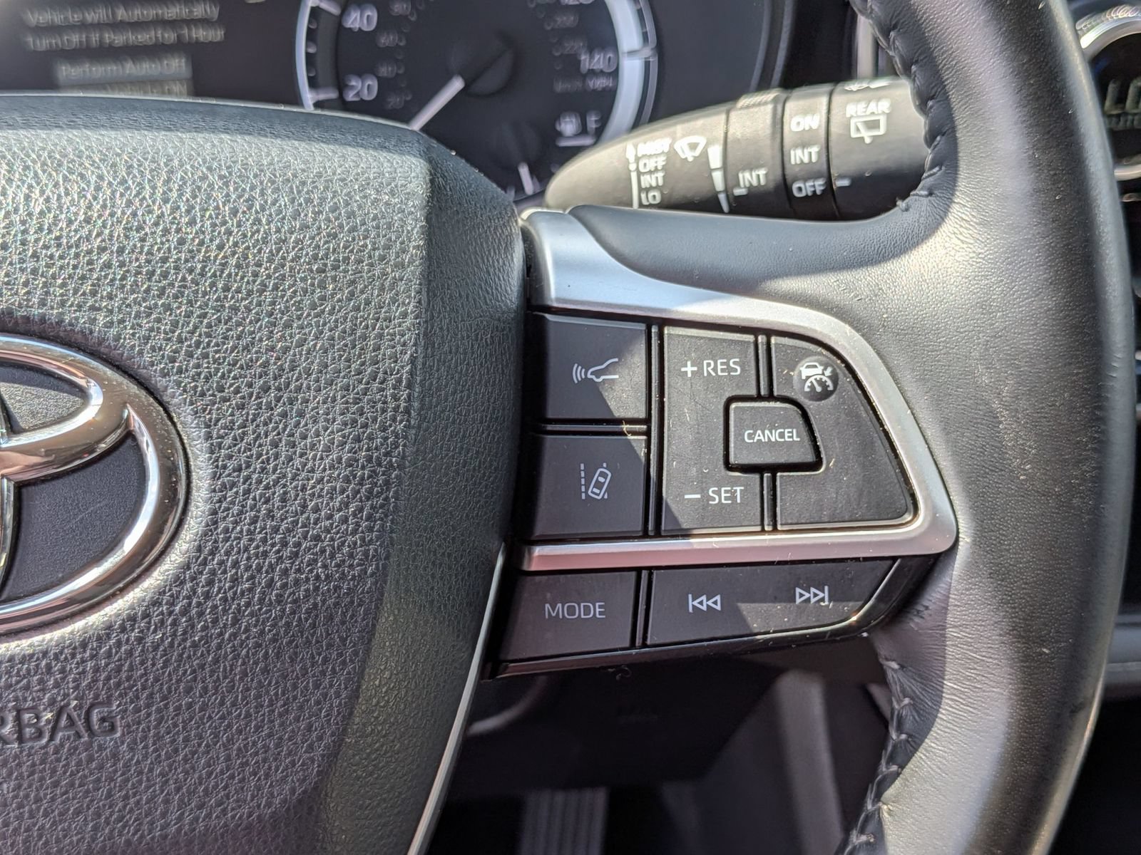 Used 2024 Toyota Highlander LE FWD image 19