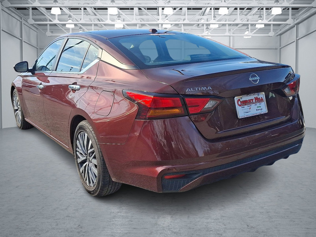 Used 2024 Nissan Altima 2.5 SV image 3