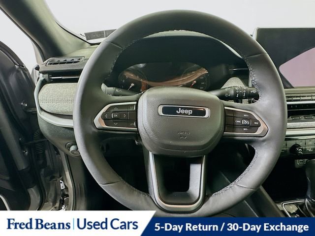 Used 2023 Jeep Compass Latitude image 13