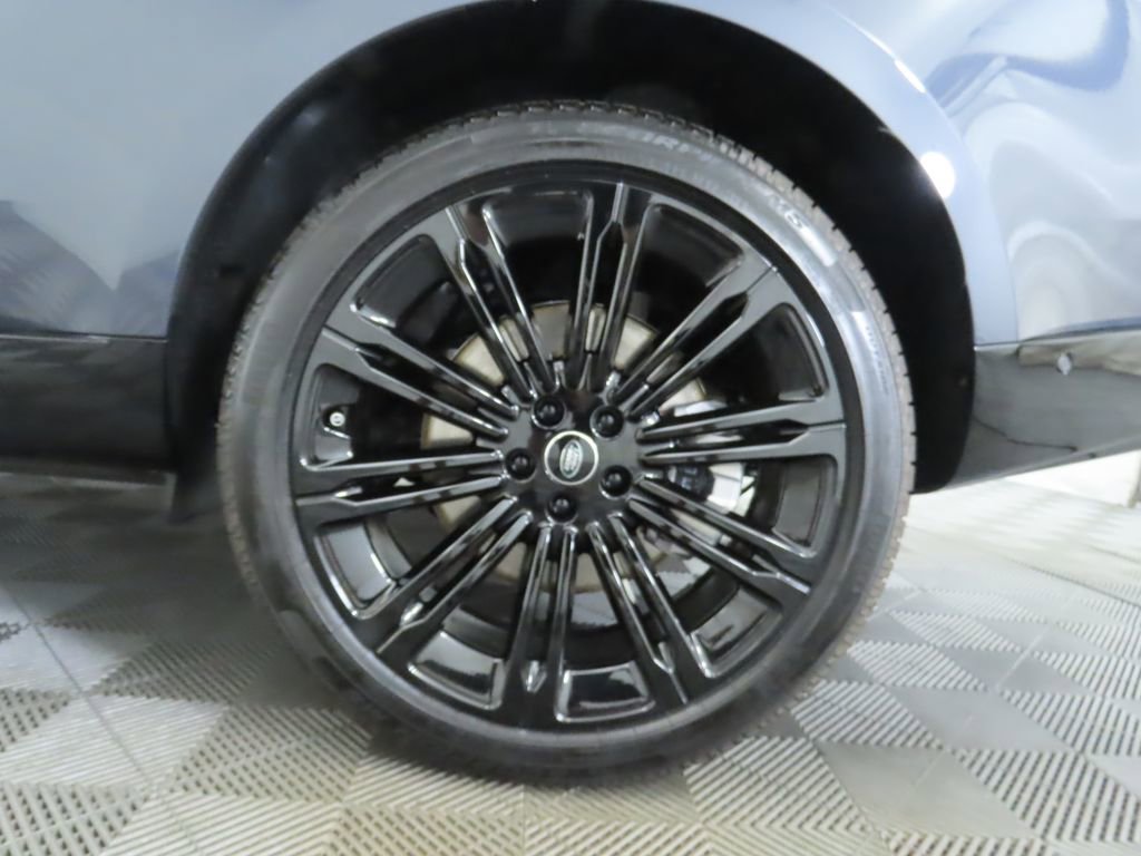 New 2025 Land Rover Range Rover SE image 32