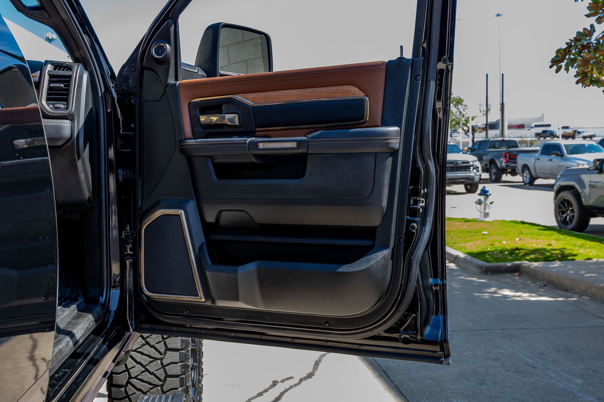 Used 2024 RAM 2500 Limited w/ Safety Group image 36