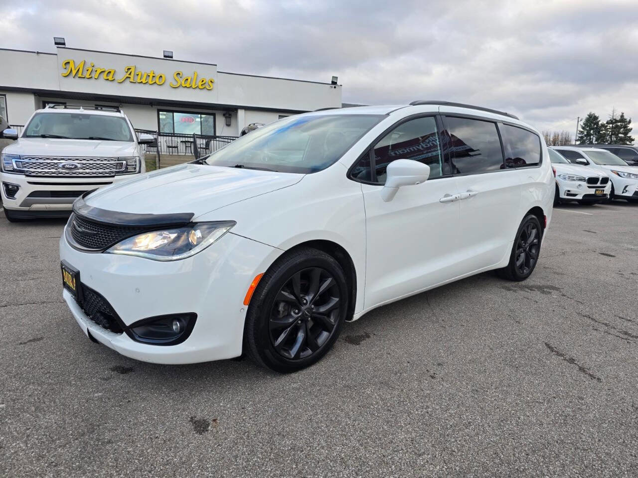 Used 2020 Chrysler Pacifica Touring w/ Advanced Safetytec Group FWD image 1