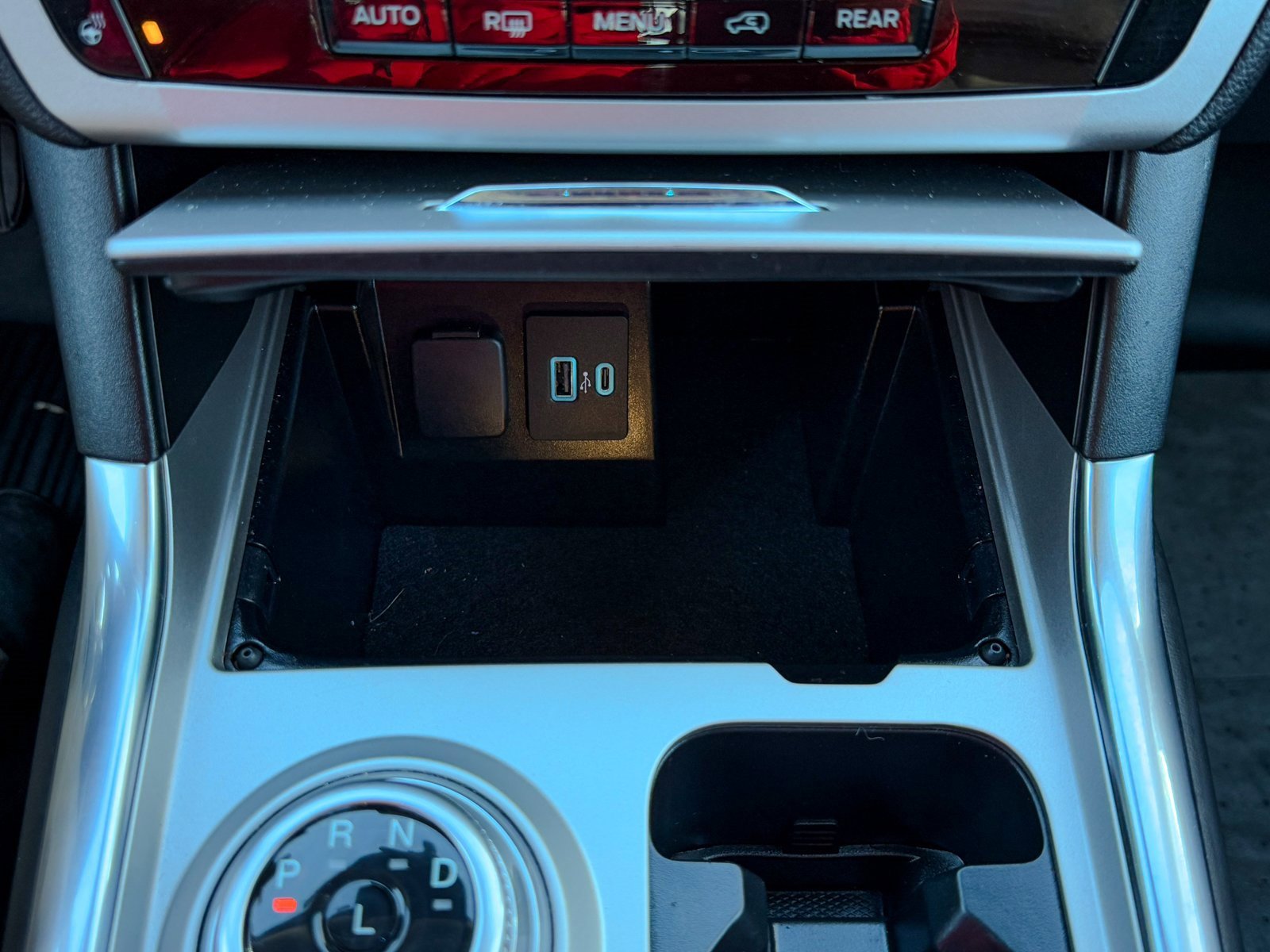 Certified 2022 Ford Explorer XLT w/ Equipment Group 202A image 30