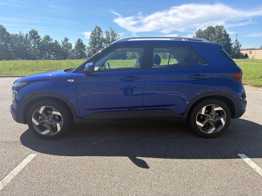 Used 2025 Hyundai Venue SEL FWD image 4