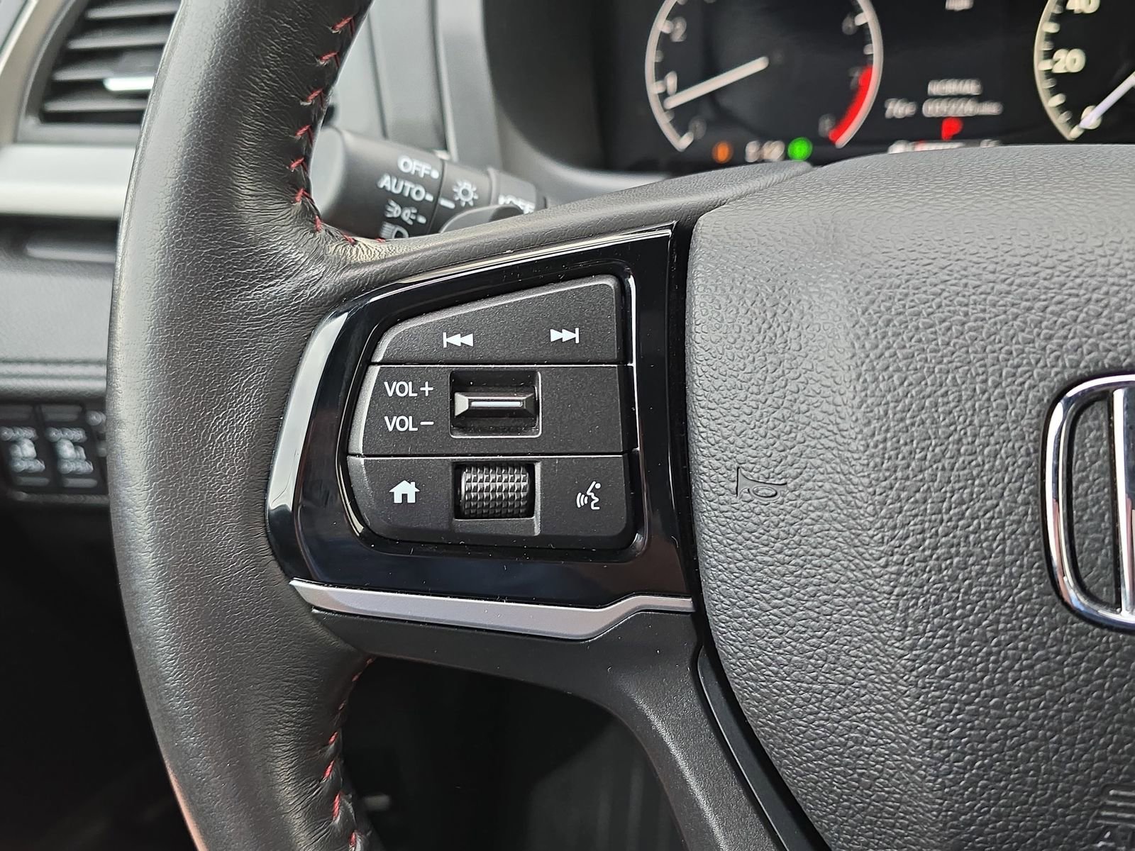 Certified 2025 Honda Odyssey Sport-L image 18