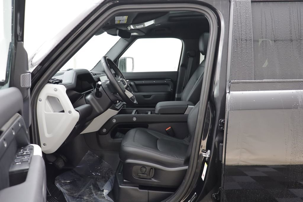Used 2024 Land Rover Defender 110 SE image 5