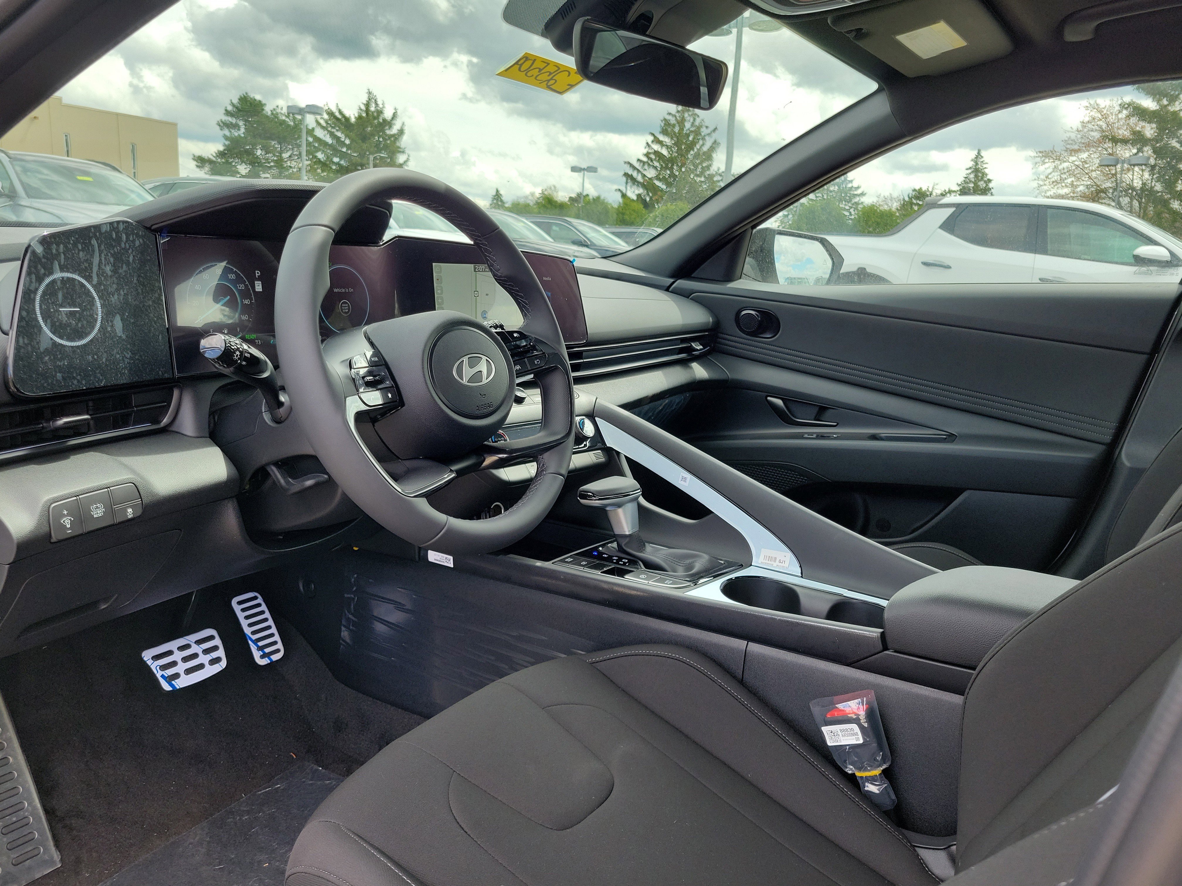 New 2025 Hyundai Elantra SEL w/ Cargo Package FWD image 19