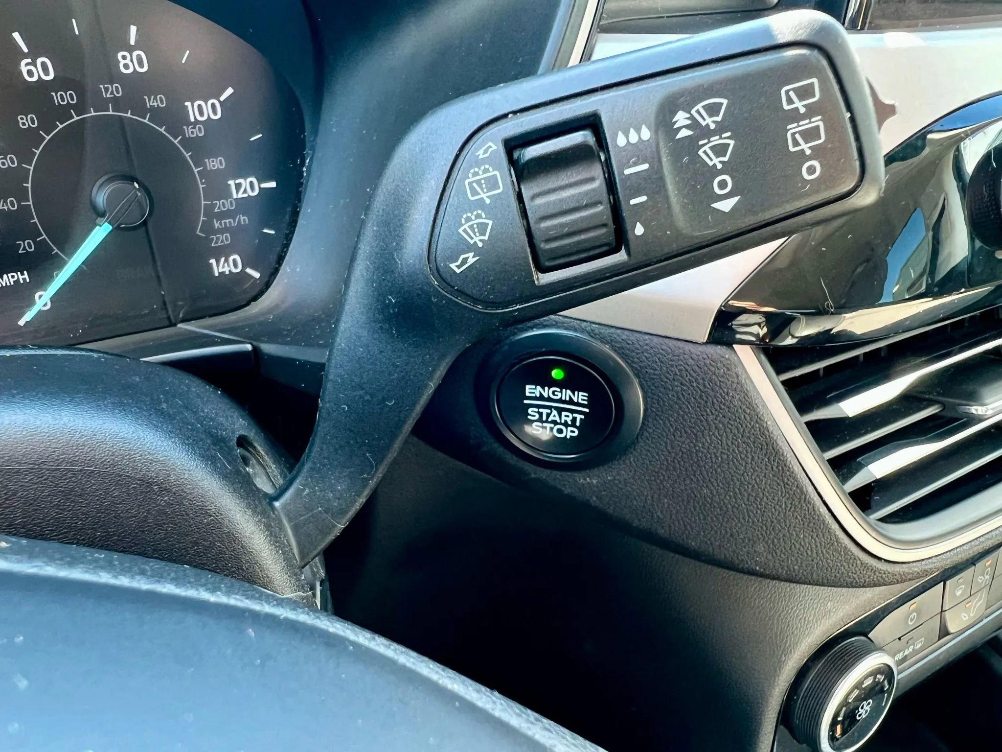 Used 2021 Ford Escape SE w/ SE Sport Appearance Package image 29