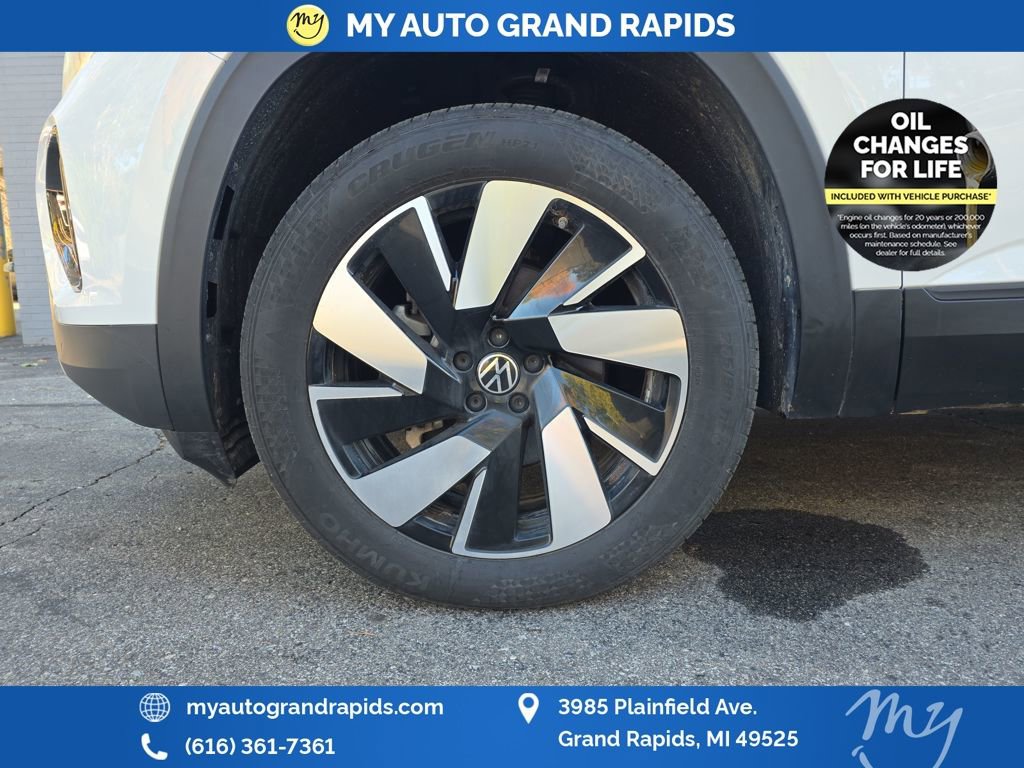 Used 2024 Volkswagen Atlas Cross Sport SE image 28