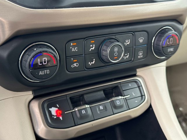 Used 2020 GMC Acadia Denali w/ Technology Package FWD image 26