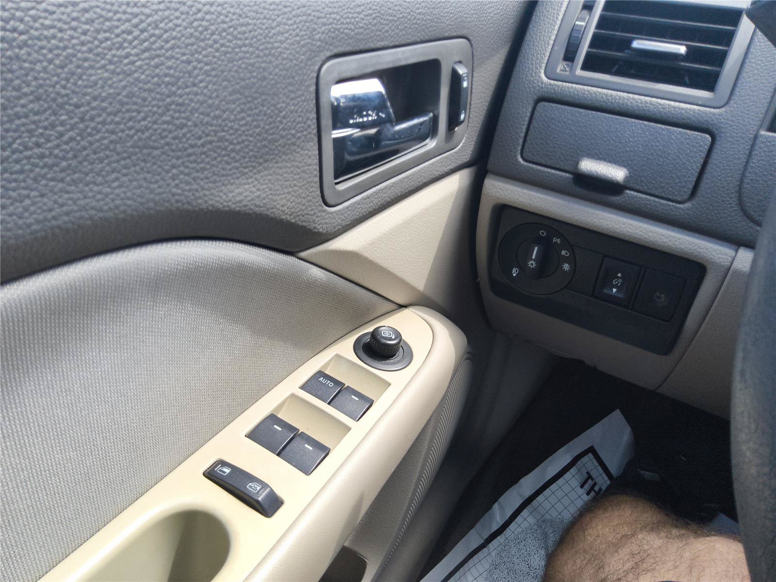 Used 2012 Ford Fusion SE FWD image 27