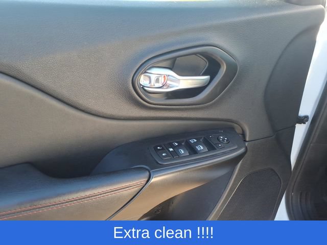 Used 2022 Jeep Cherokee Trailhawk AWD/4WD image 9