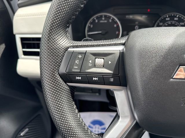 Used 2025 Mitsubishi Outlander SE AWD/4WD image 19