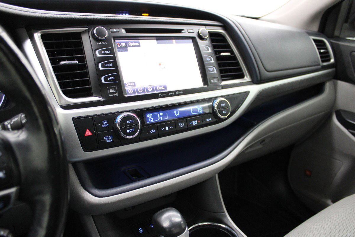 Used 2017 Toyota Highlander Limited Platinum AWD/4WD image 28