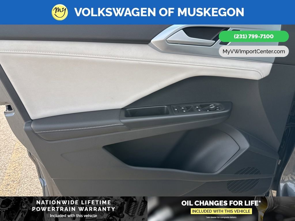 New 2026 Volkswagen Taos SE image 10