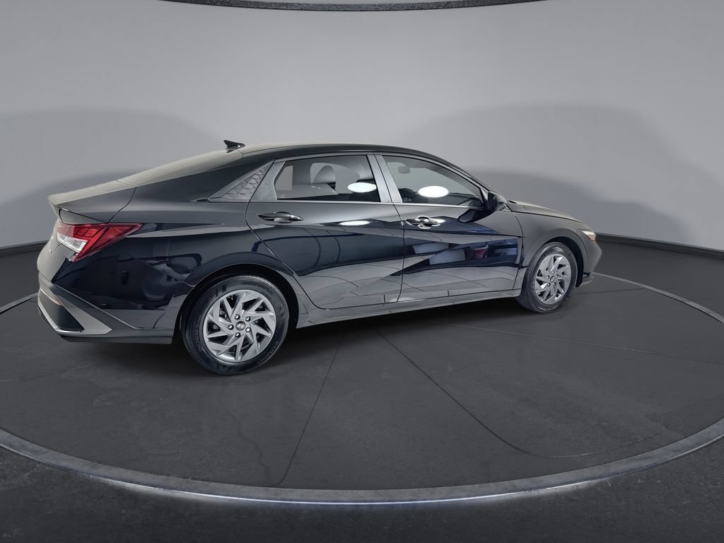 Certified 2025 Hyundai Elantra Hybrid FWD image 9
